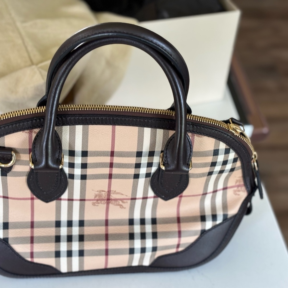 Burberry Tan and Black Satchel with Iconic Design - Picture 3 of 7